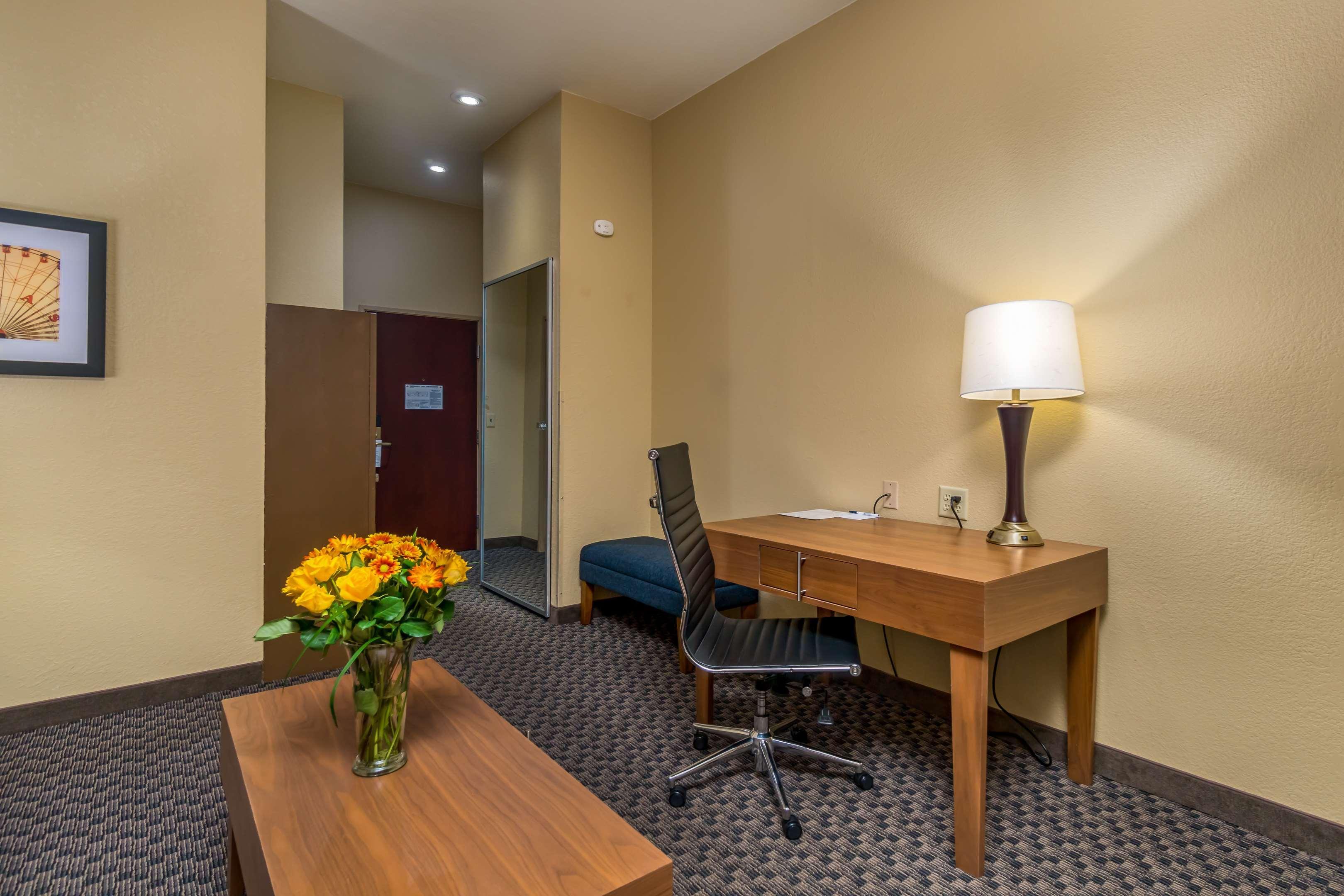 Best Western Plus Shamrock Inn & Suites Экстерьер фото