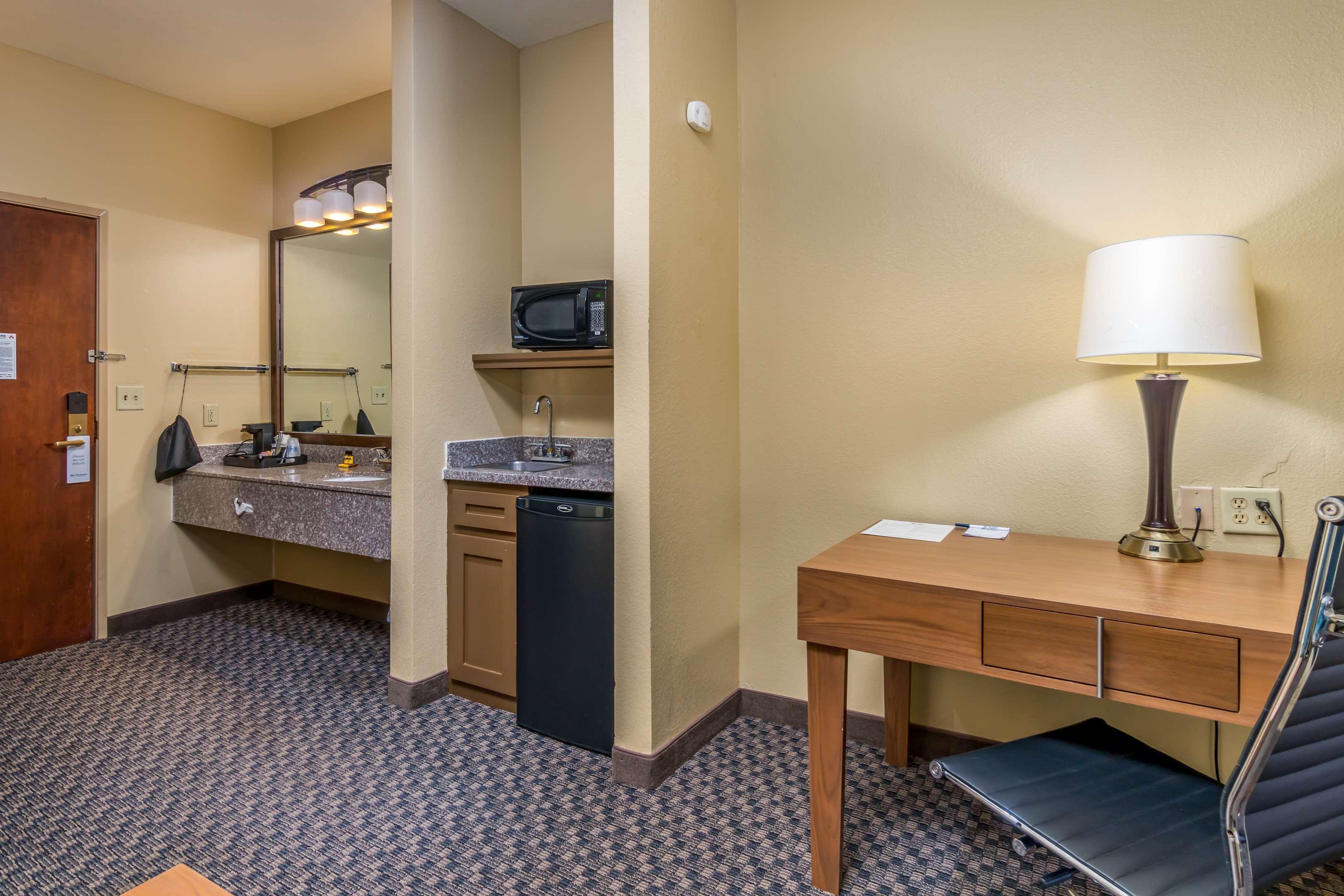 Best Western Plus Shamrock Inn & Suites Экстерьер фото