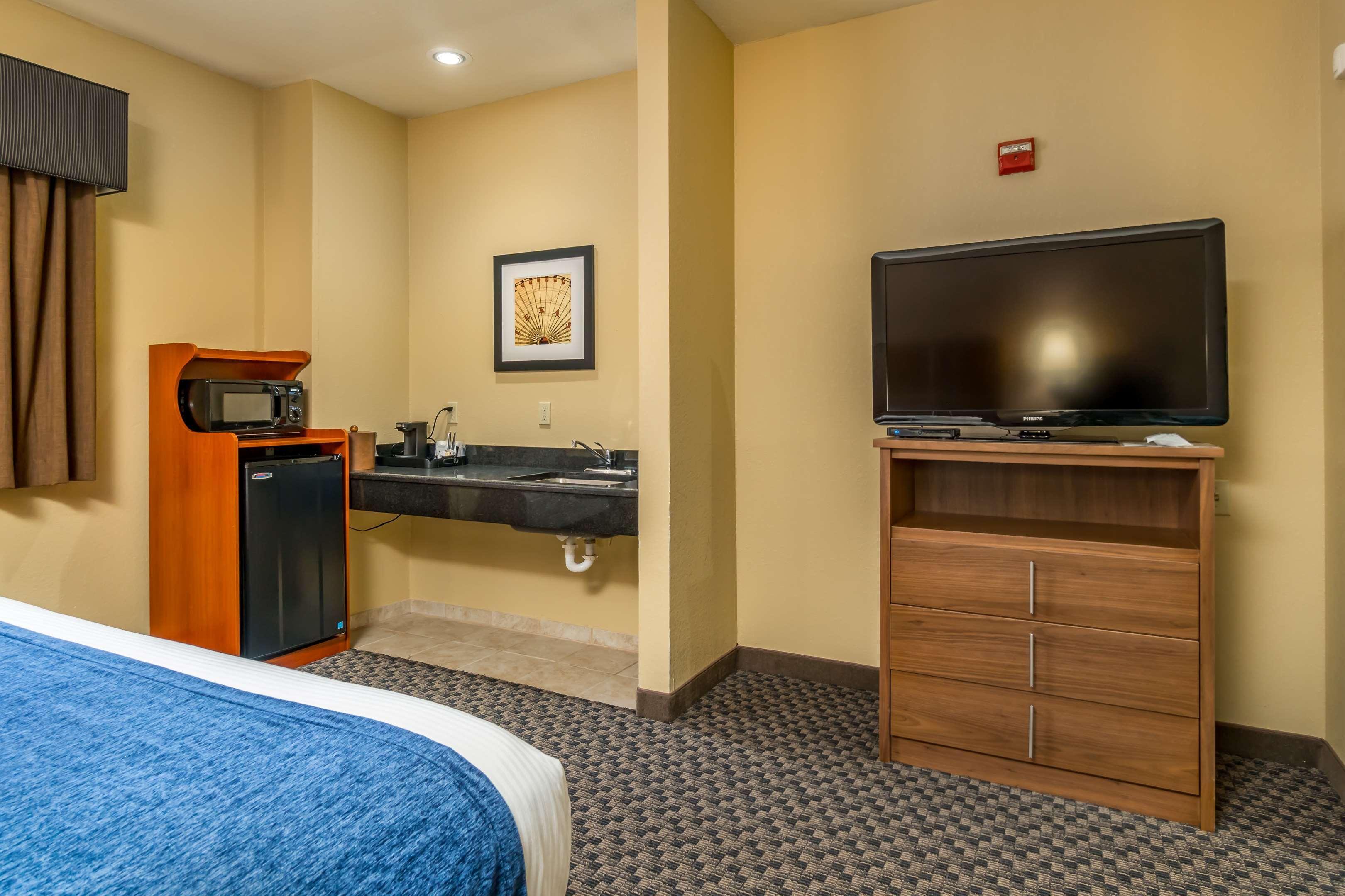 Best Western Plus Shamrock Inn & Suites Экстерьер фото