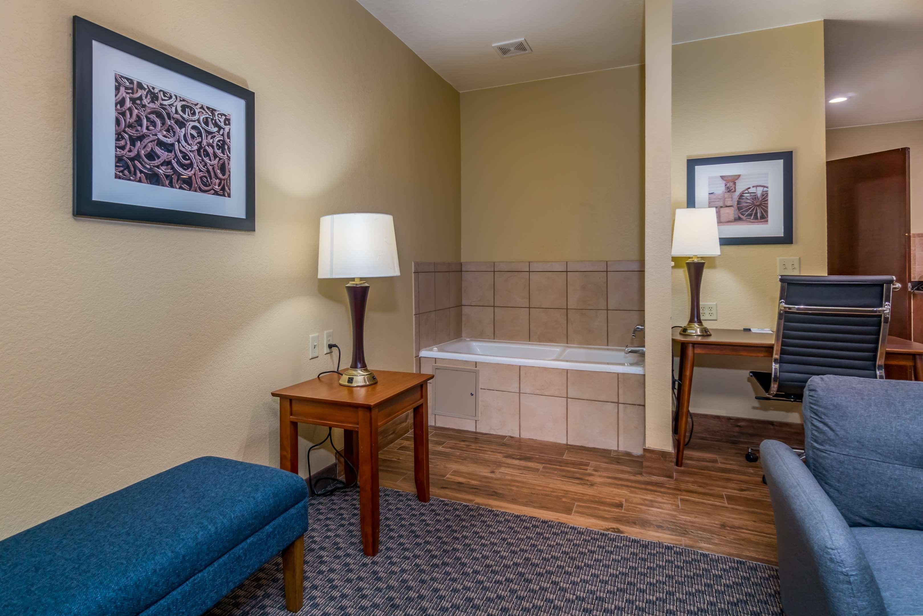 Best Western Plus Shamrock Inn & Suites Экстерьер фото