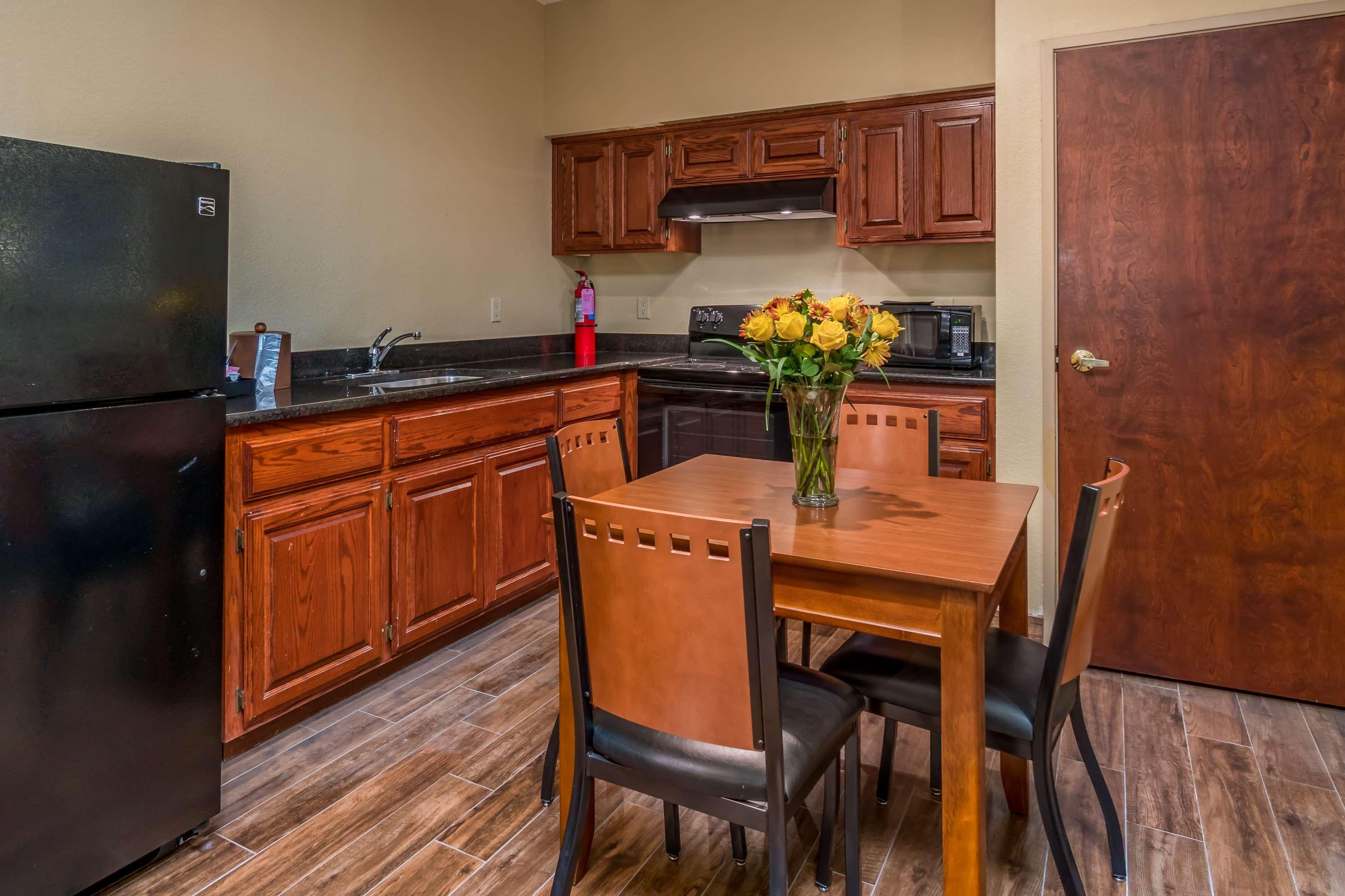 Best Western Plus Shamrock Inn & Suites Экстерьер фото