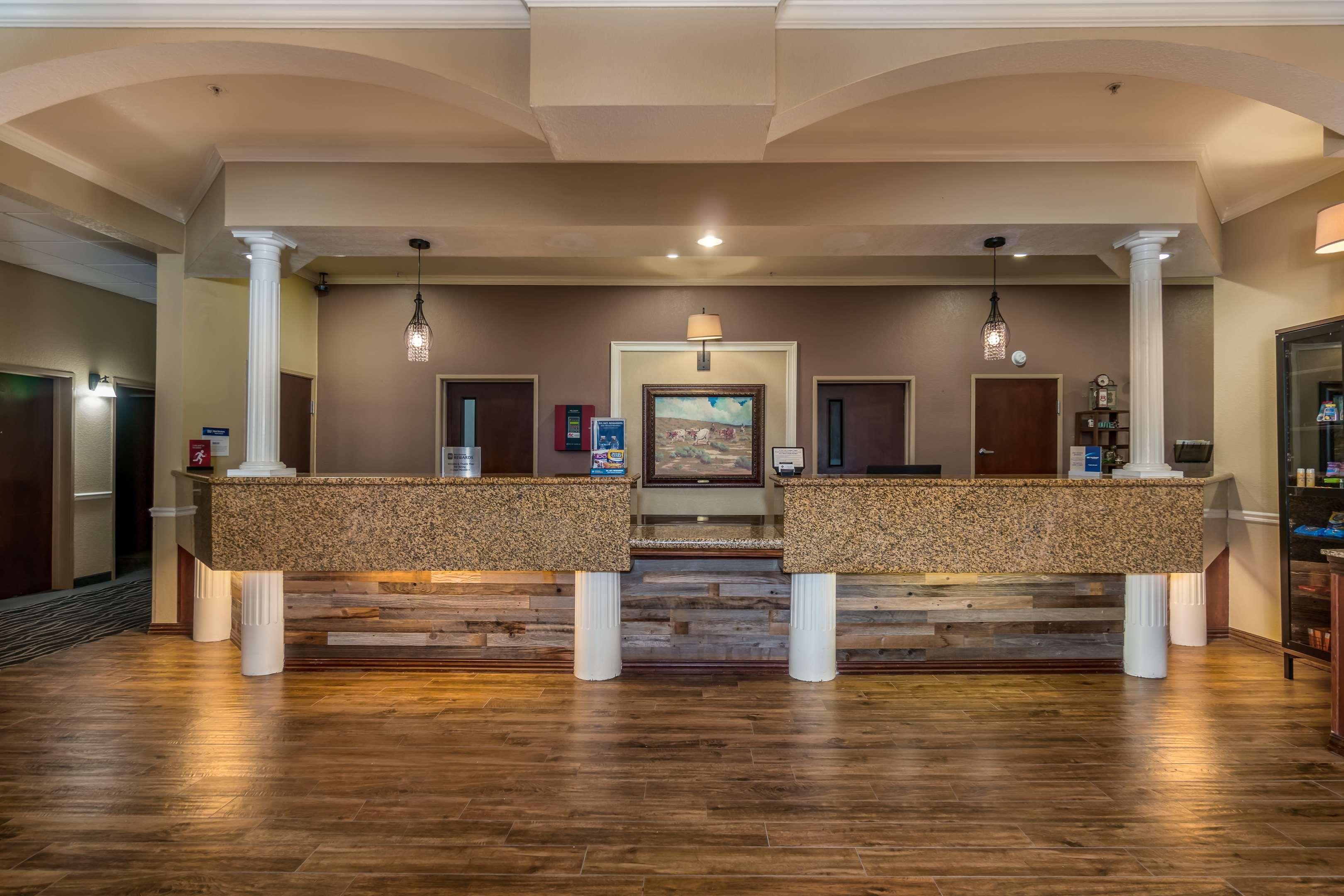 Best Western Plus Shamrock Inn & Suites Экстерьер фото