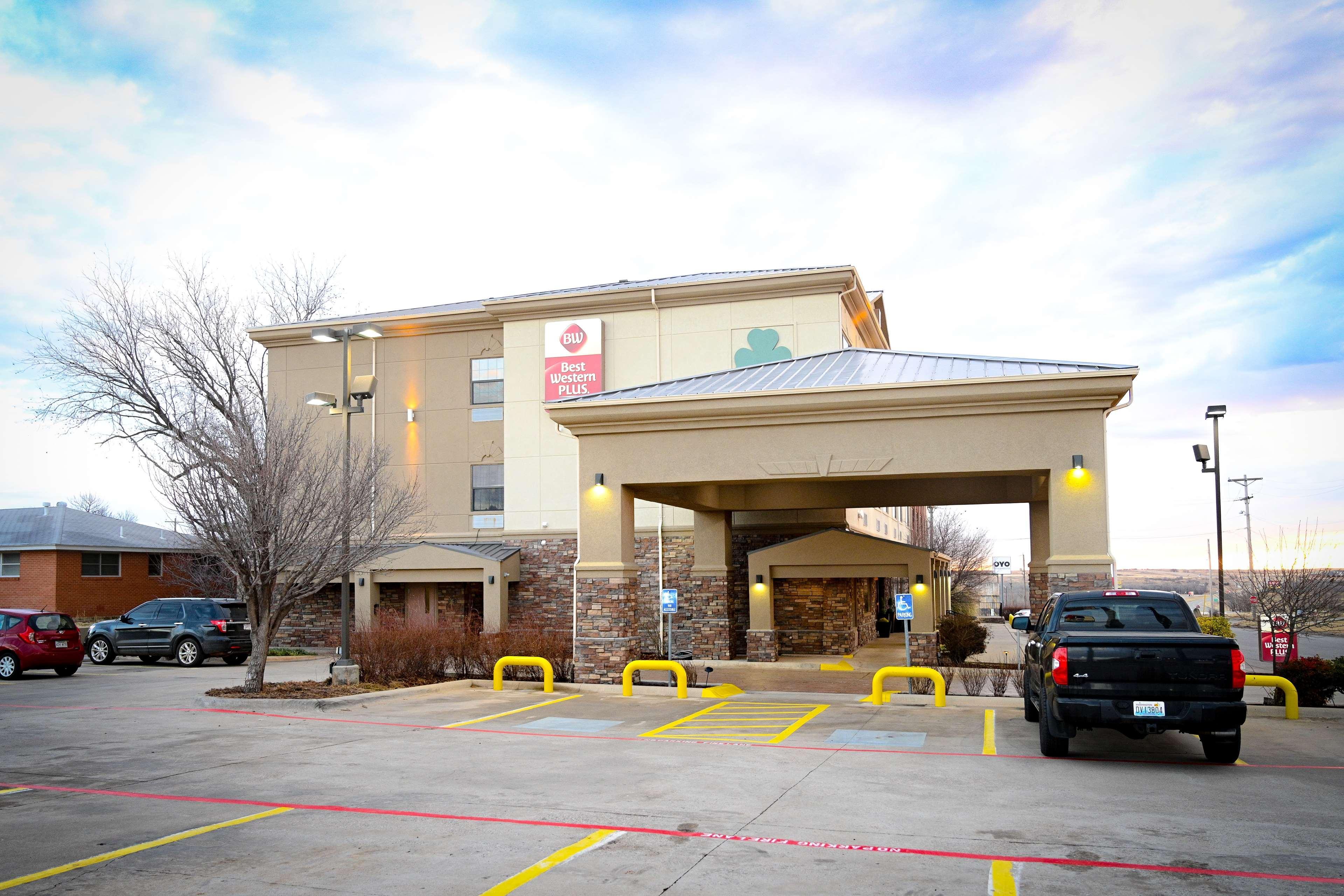 Best Western Plus Shamrock Inn & Suites Экстерьер фото