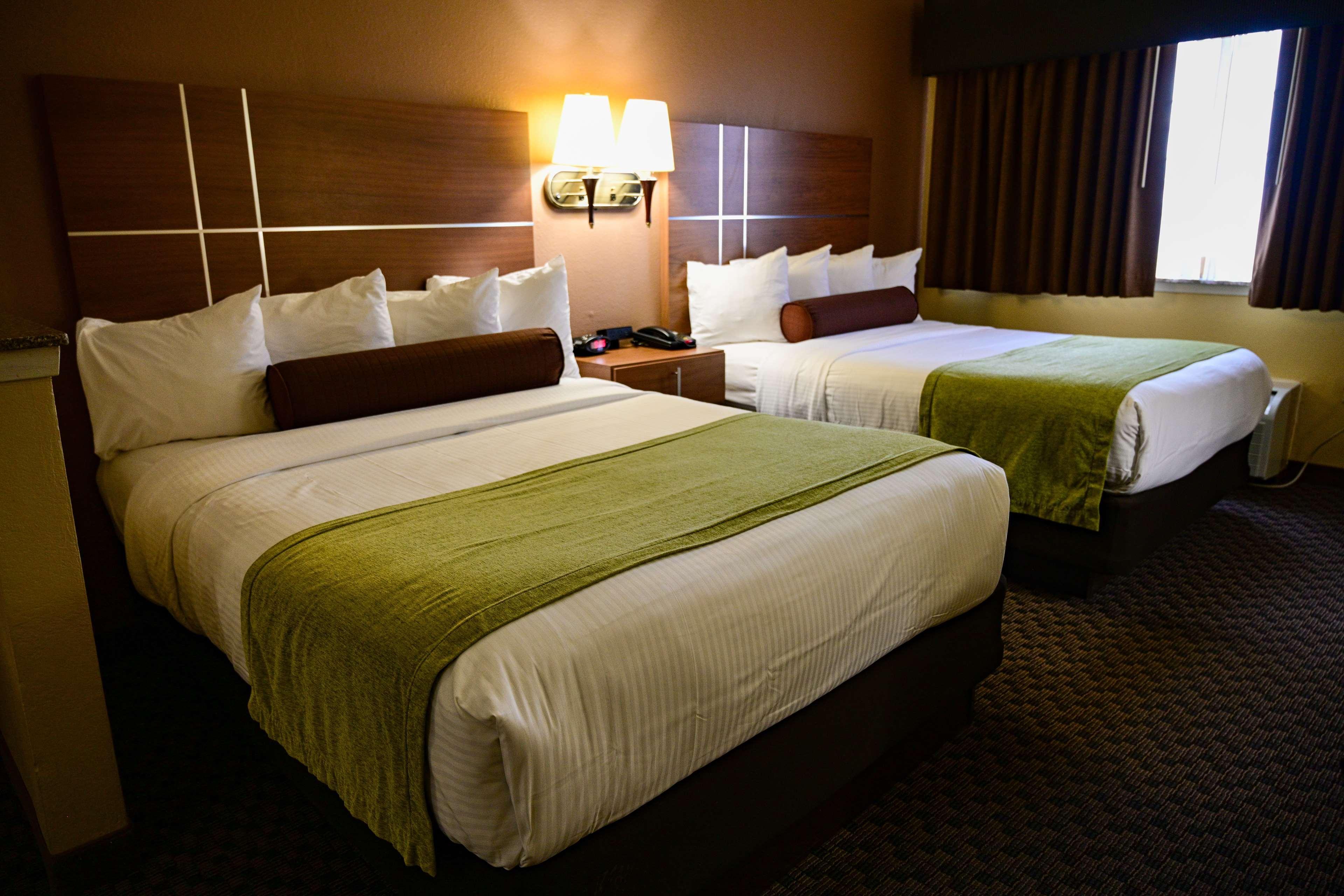 Best Western Plus Shamrock Inn & Suites Экстерьер фото