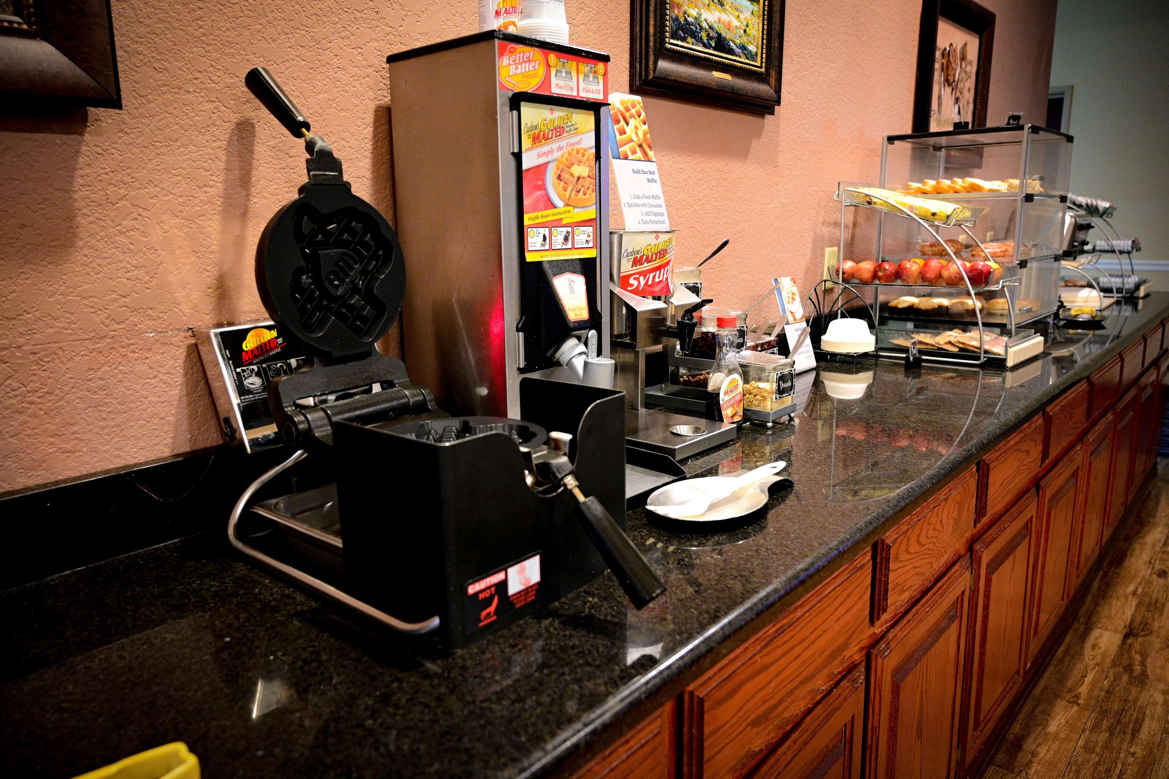 Best Western Plus Shamrock Inn & Suites Экстерьер фото