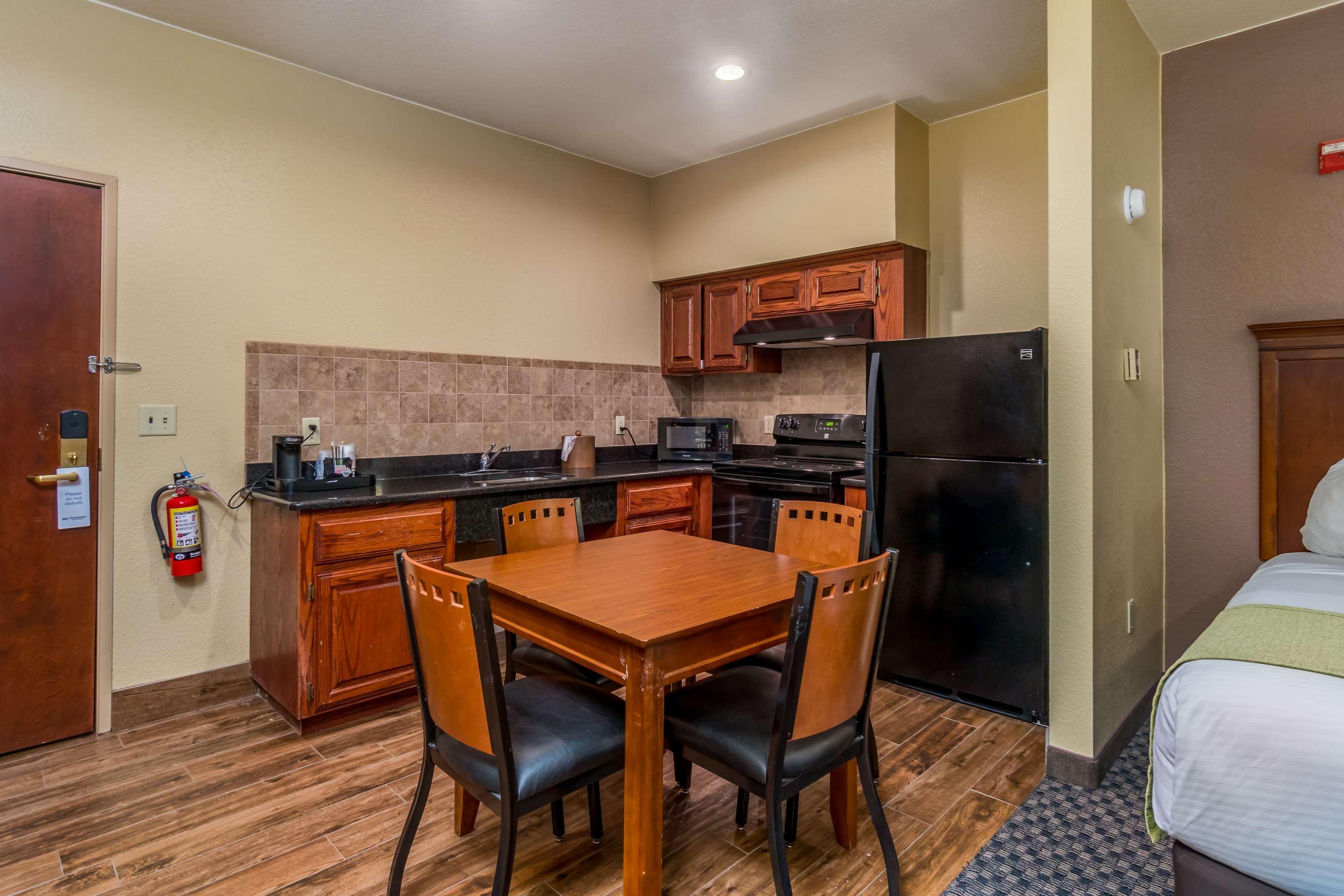 Best Western Plus Shamrock Inn & Suites Экстерьер фото